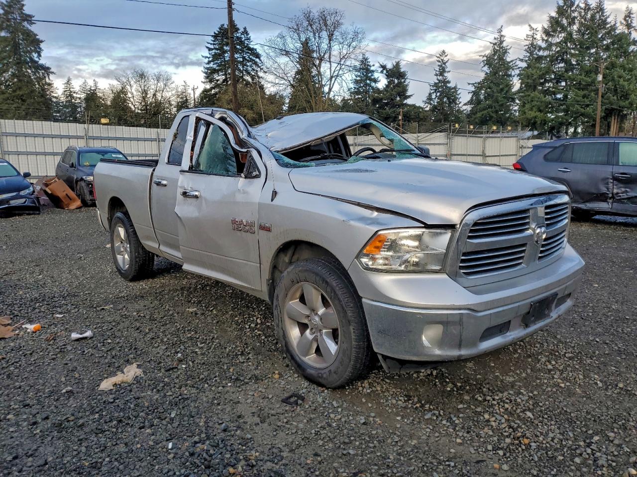 2016 RAM 1500 SLT photo 4