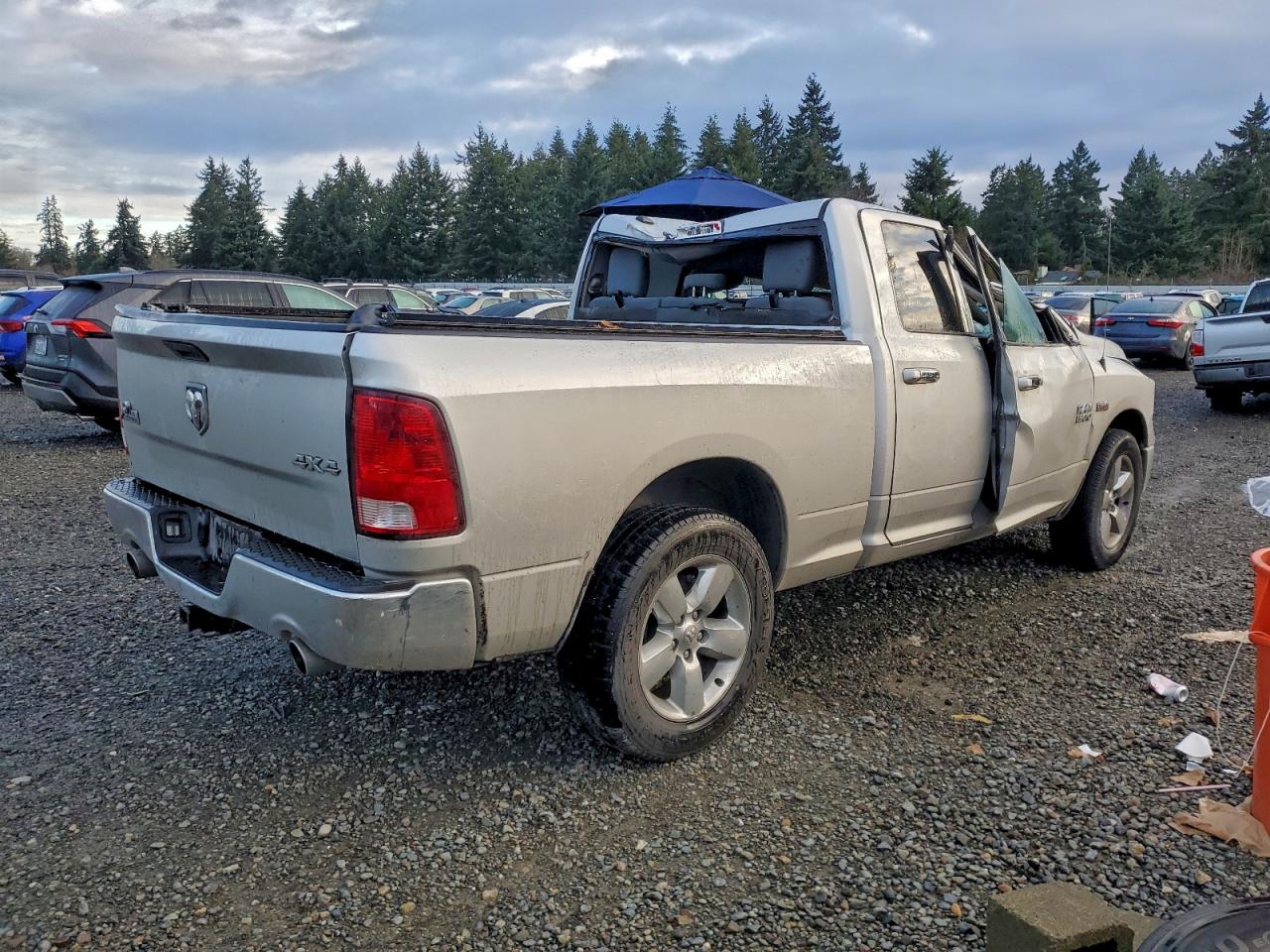 2016 RAM 1500 SLT photo 3