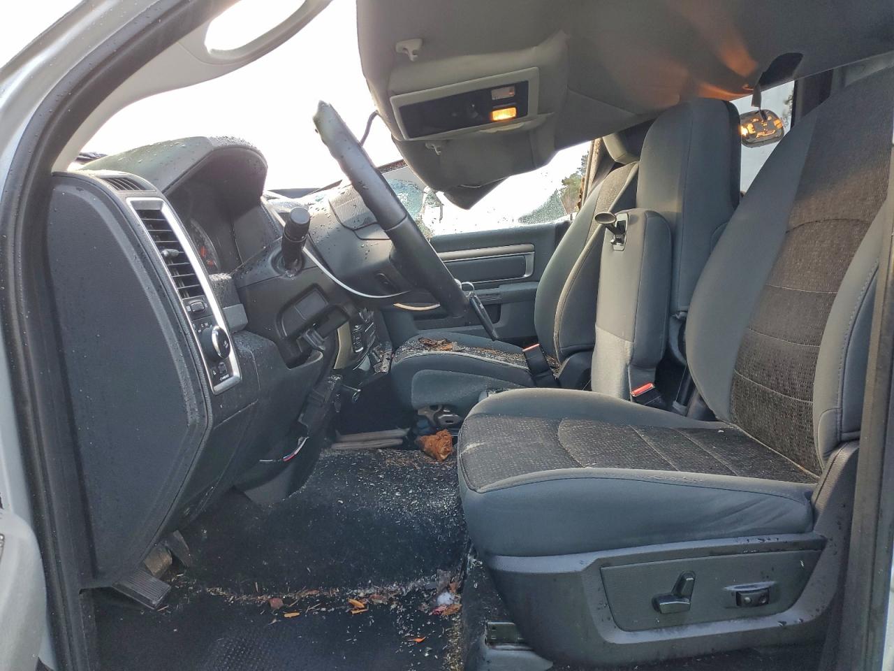 2016 RAM 1500 SLT photo 7