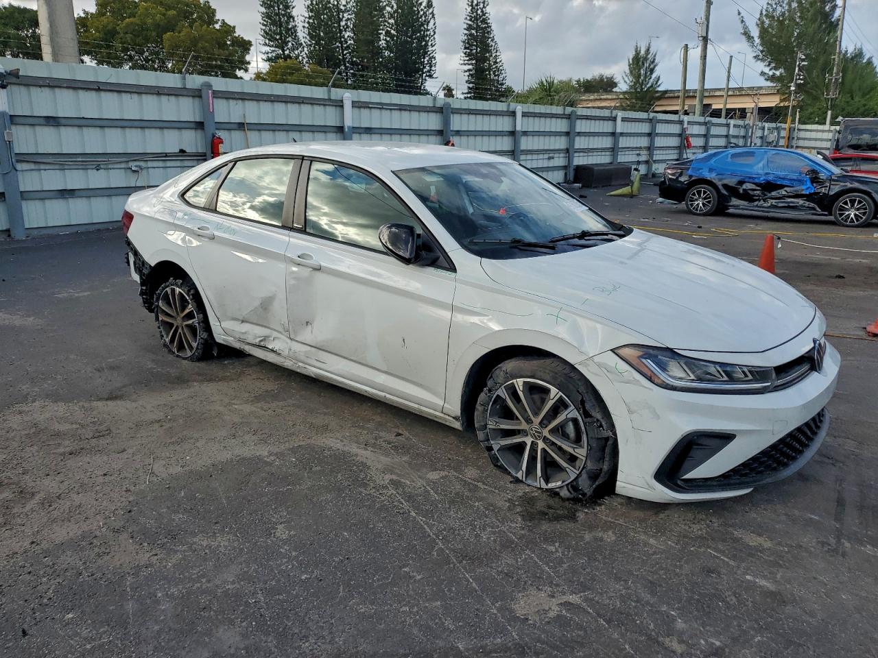 2025 VOLKSWAGEN JETTA SPORT photo 4