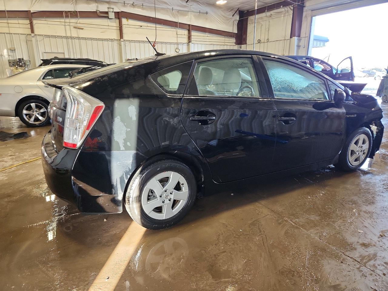 2011 TOYOTA PRIUS photo 3