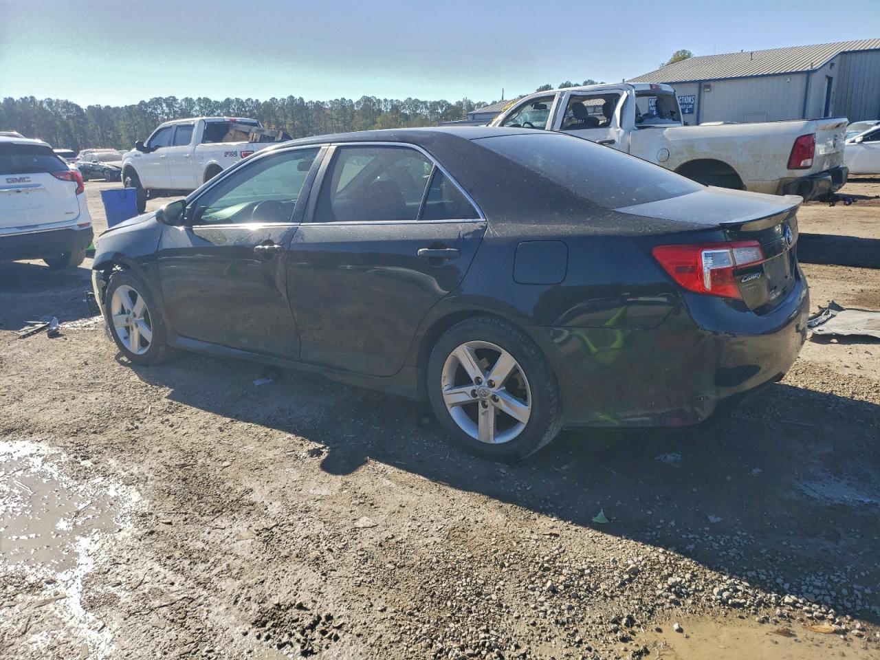 2013 TOYOTA CAMRY L photo 3