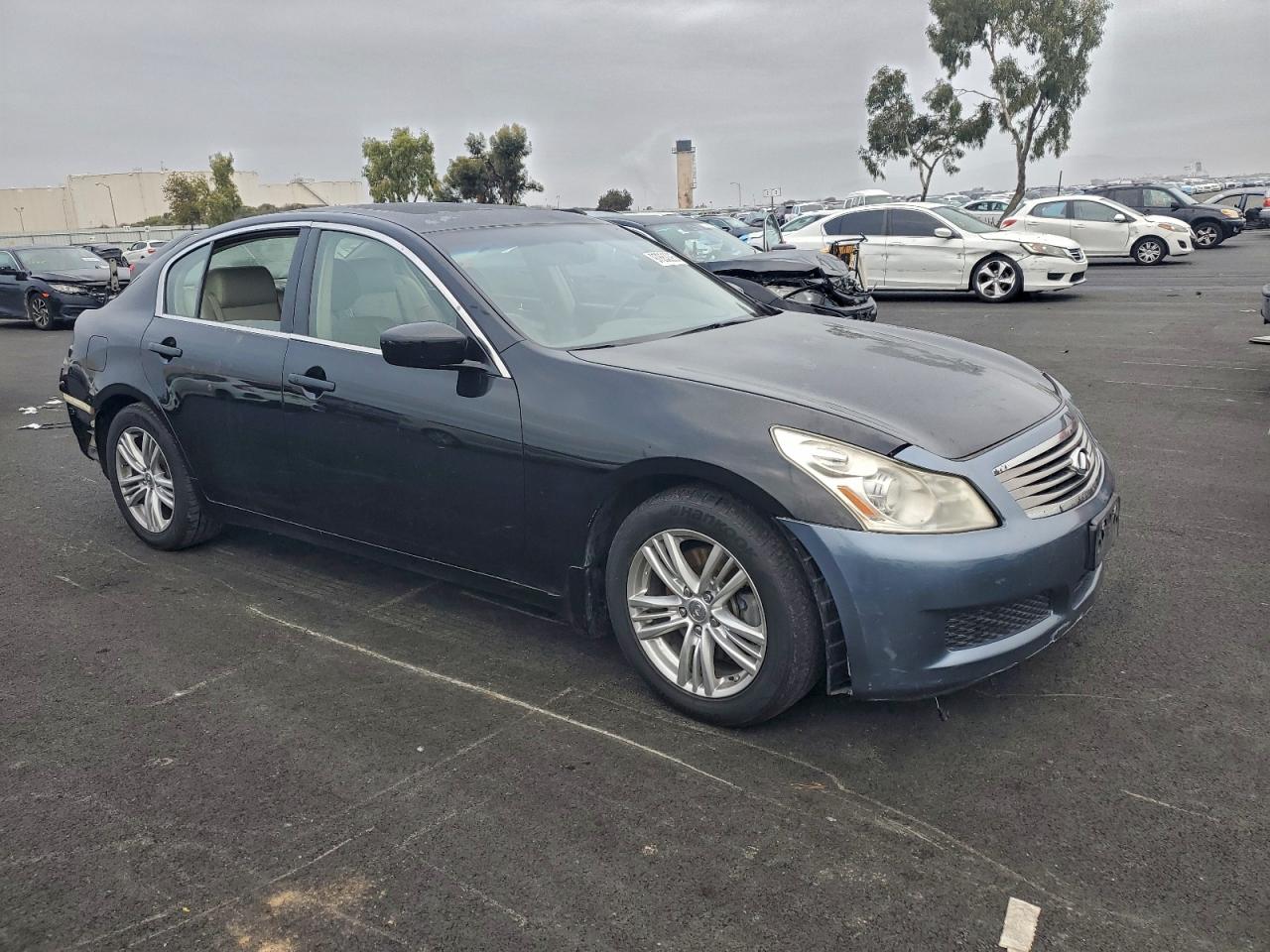 2013 INFINITI G37 BASE photo 4