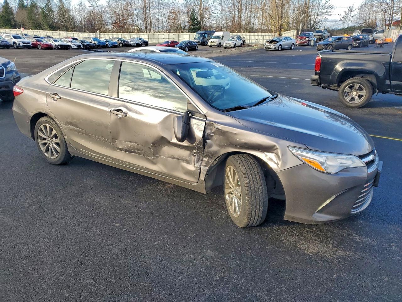 2015 TOYOTA CAMRY LE photo 4