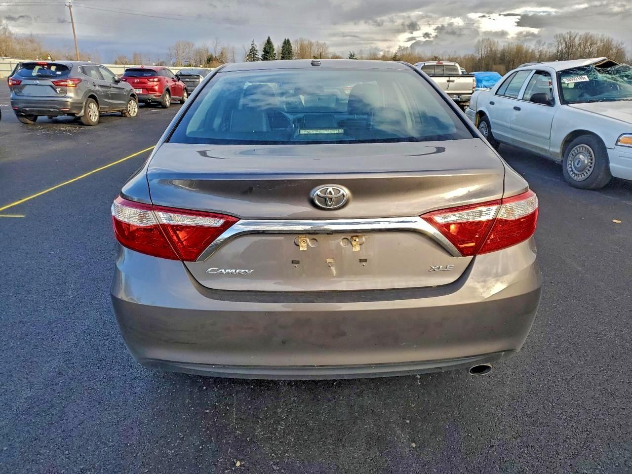 2015 TOYOTA CAMRY LE photo 6
