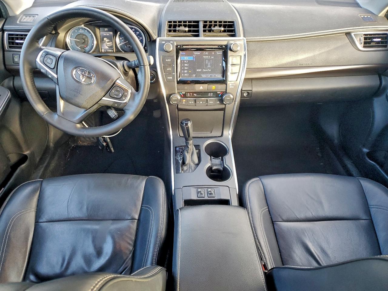 2015 TOYOTA CAMRY LE photo 8
