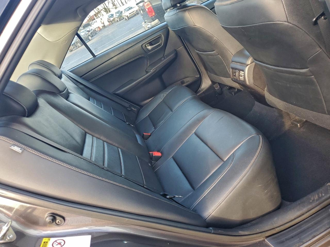 2015 TOYOTA CAMRY LE photo 10