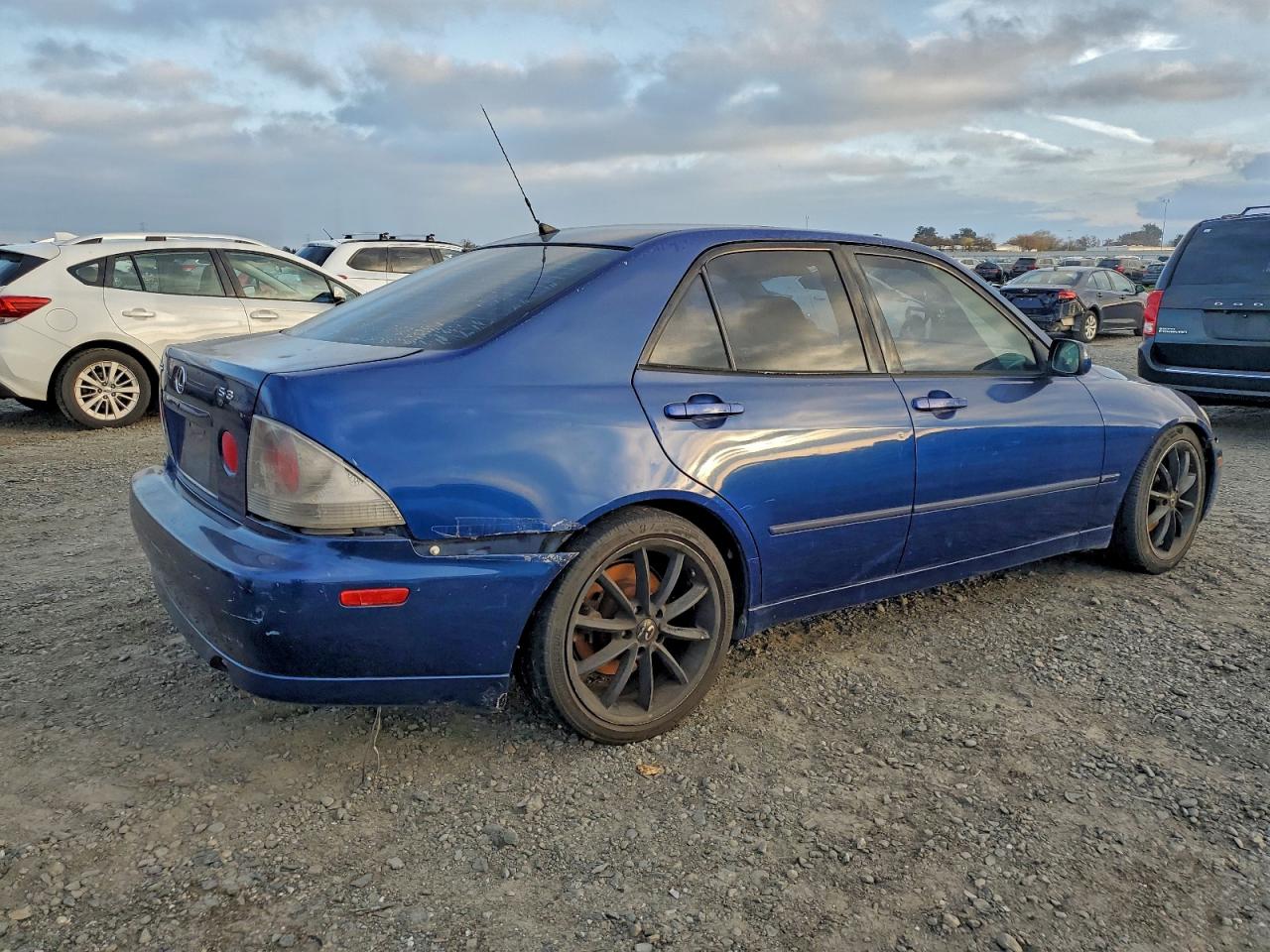 2001 LEXUS IS 300 photo 3