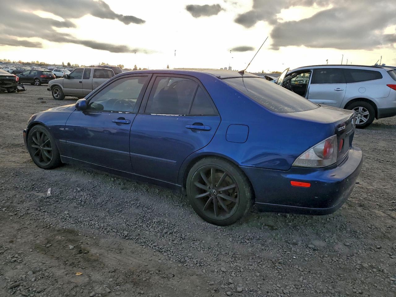 2001 LEXUS IS 300 photo 2