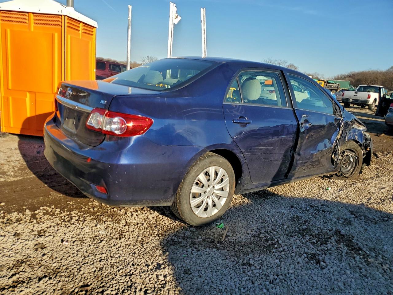2013 TOYOTA COROLLA BASE photo 3