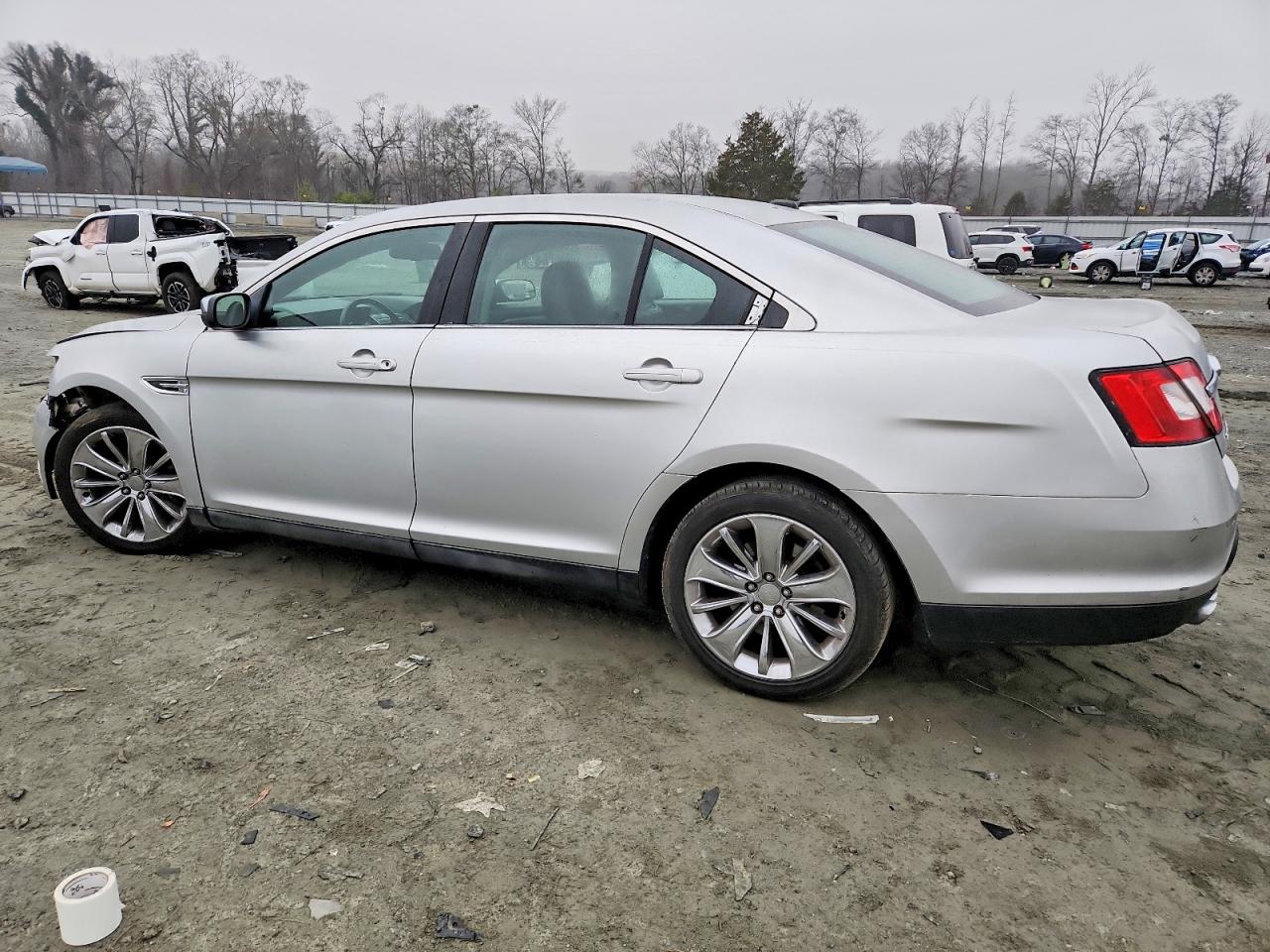 2010 FORD TAURUS LIMITED photo 2