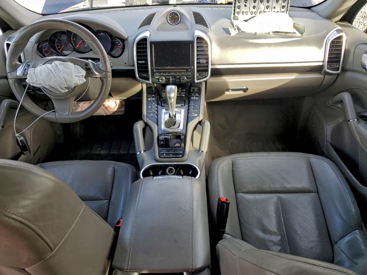 2013 PORSCHE CAYENNE photo 8