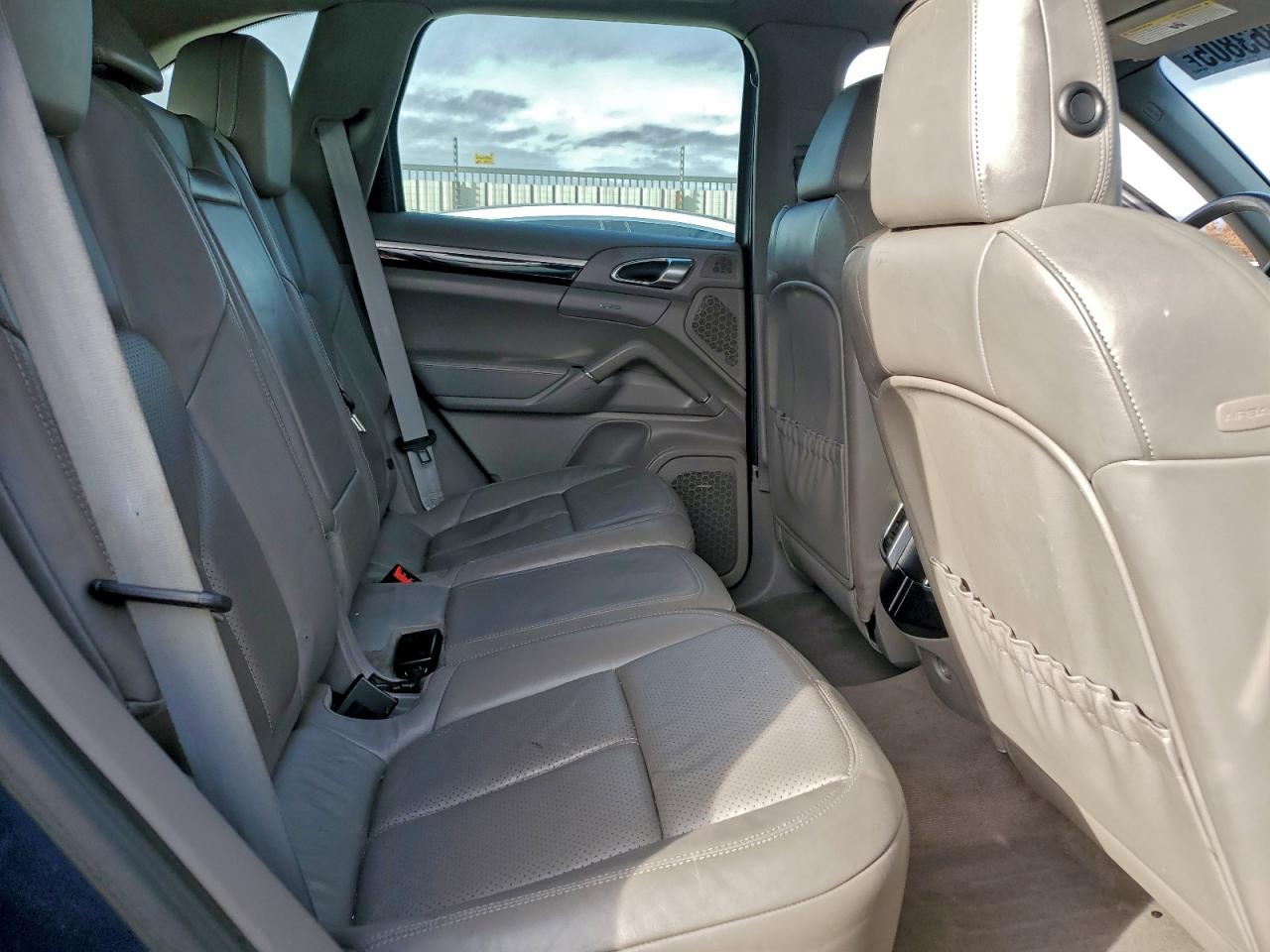 2013 PORSCHE CAYENNE photo 11