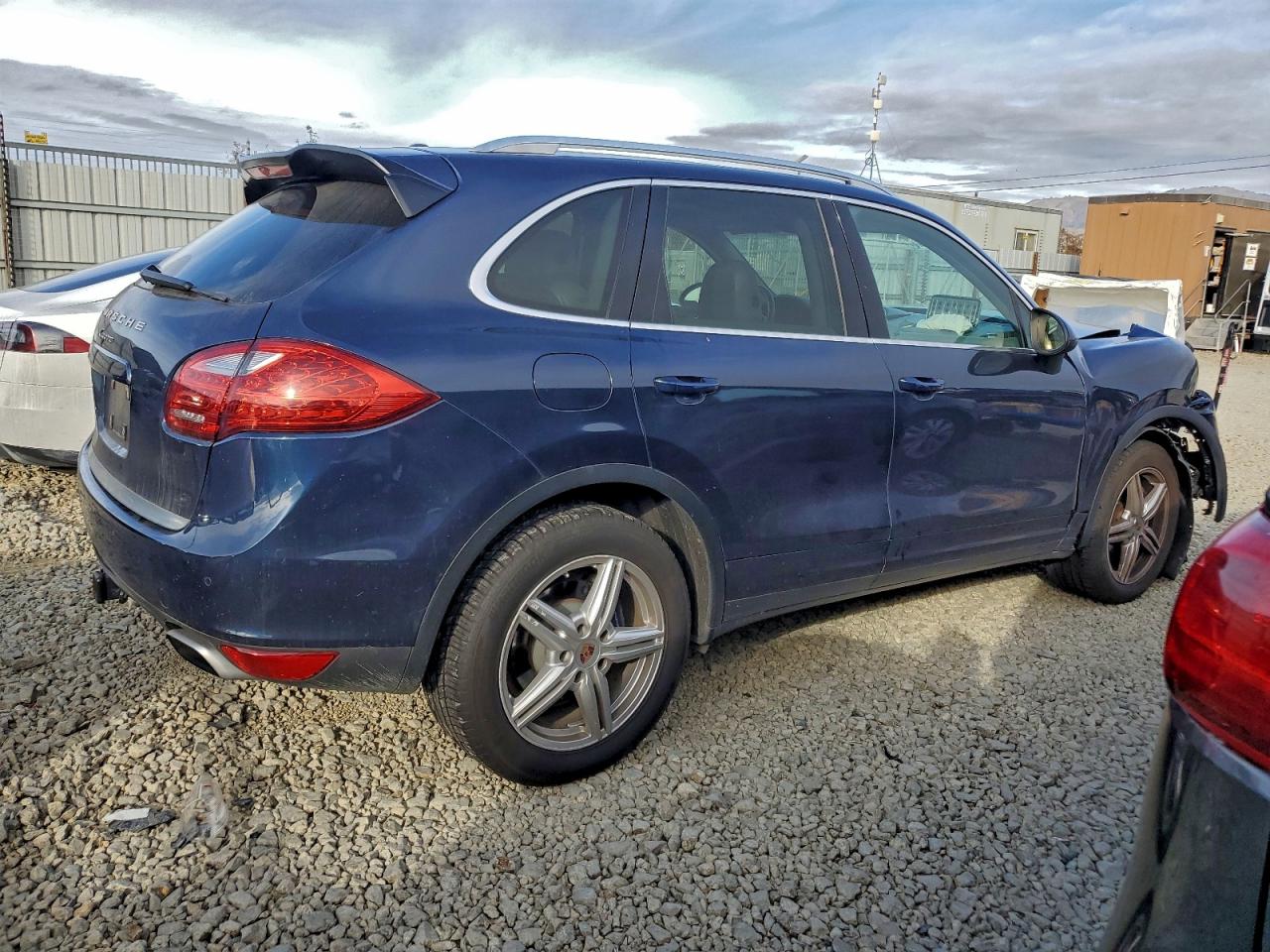 2013 PORSCHE CAYENNE photo 3