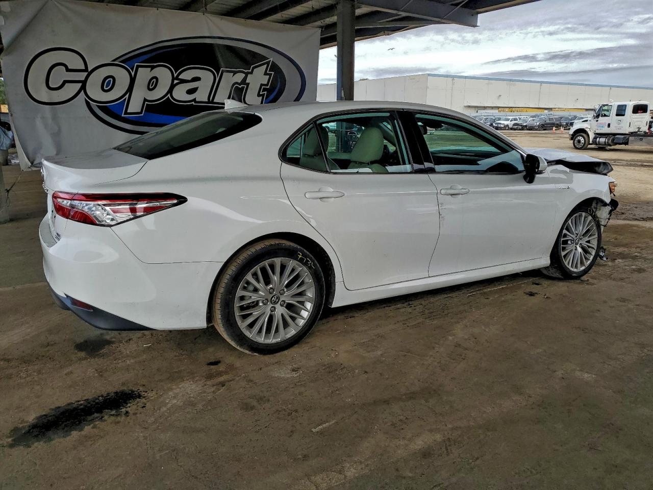 2019 TOYOTA CAMRY HYBRID photo 3
