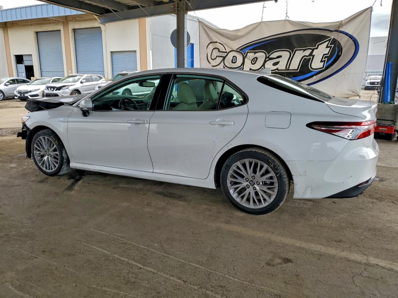 2019 TOYOTA CAMRY HYBRID photo 2