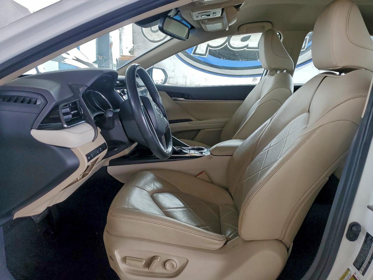 2019 TOYOTA CAMRY HYBRID photo 7