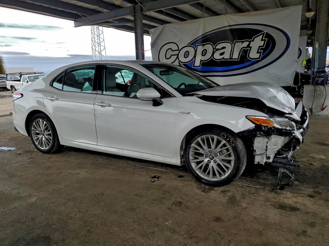 2019 TOYOTA CAMRY HYBRID photo 4