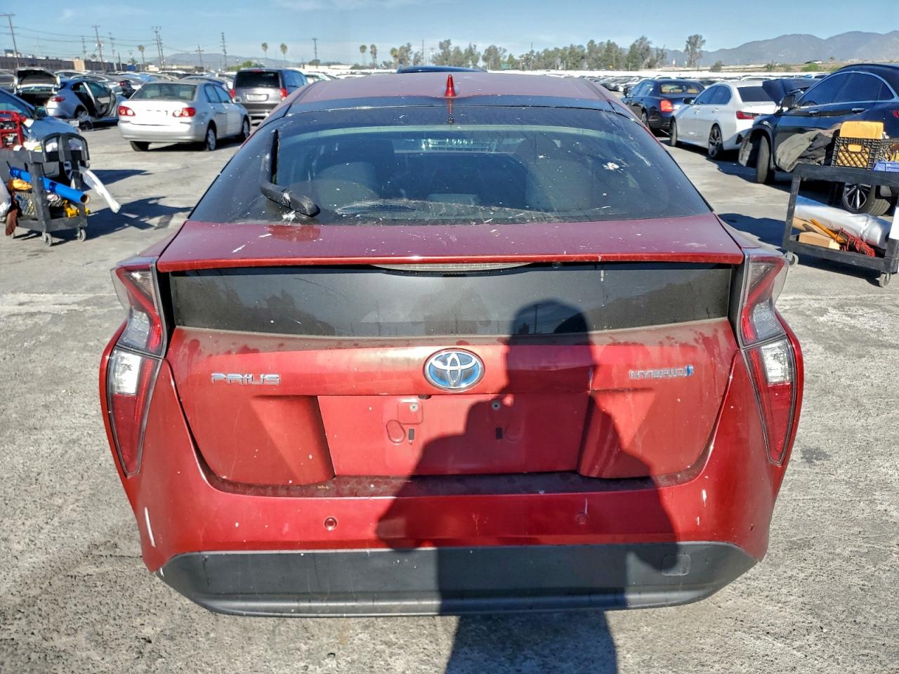 2018 TOYOTA PRIUS photo 6