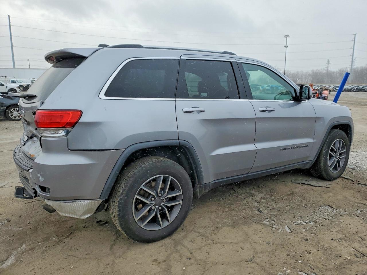 2019 JEEP GRAND CHEROKEE LAREDO photo 3