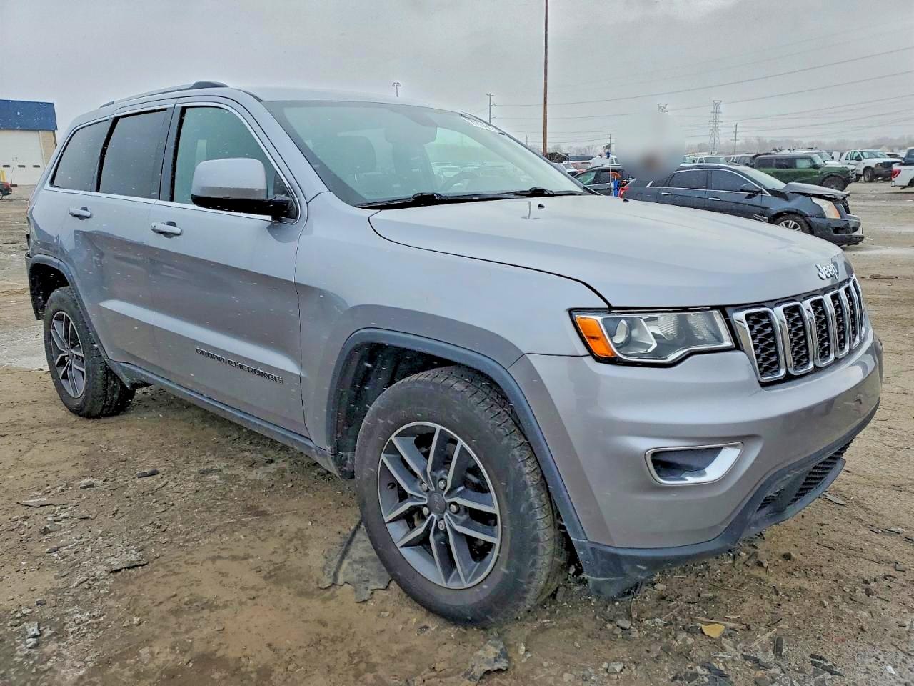 2019 JEEP GRAND CHEROKEE LAREDO photo 4