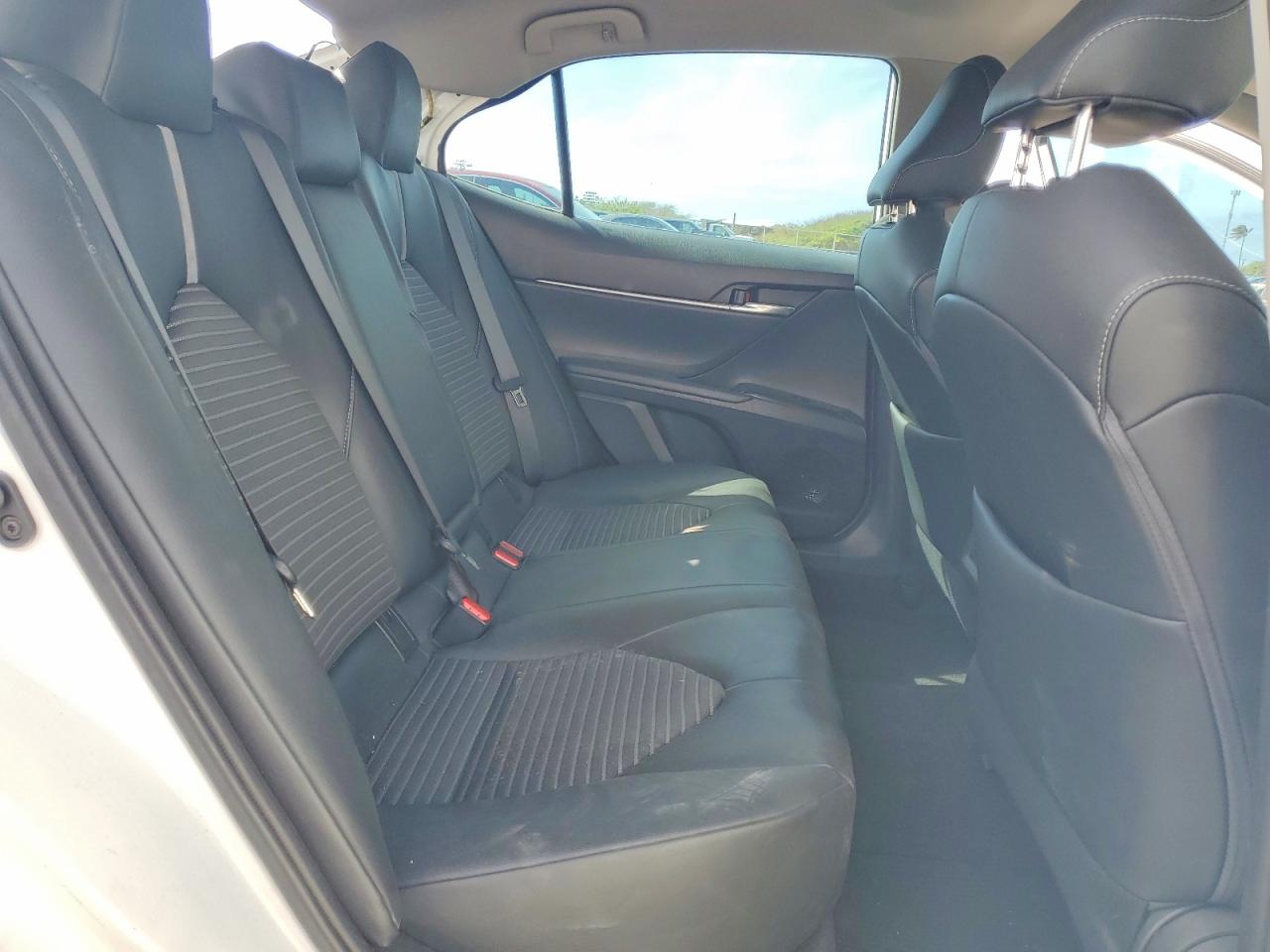 2019 TOYOTA CAMRY L photo 10