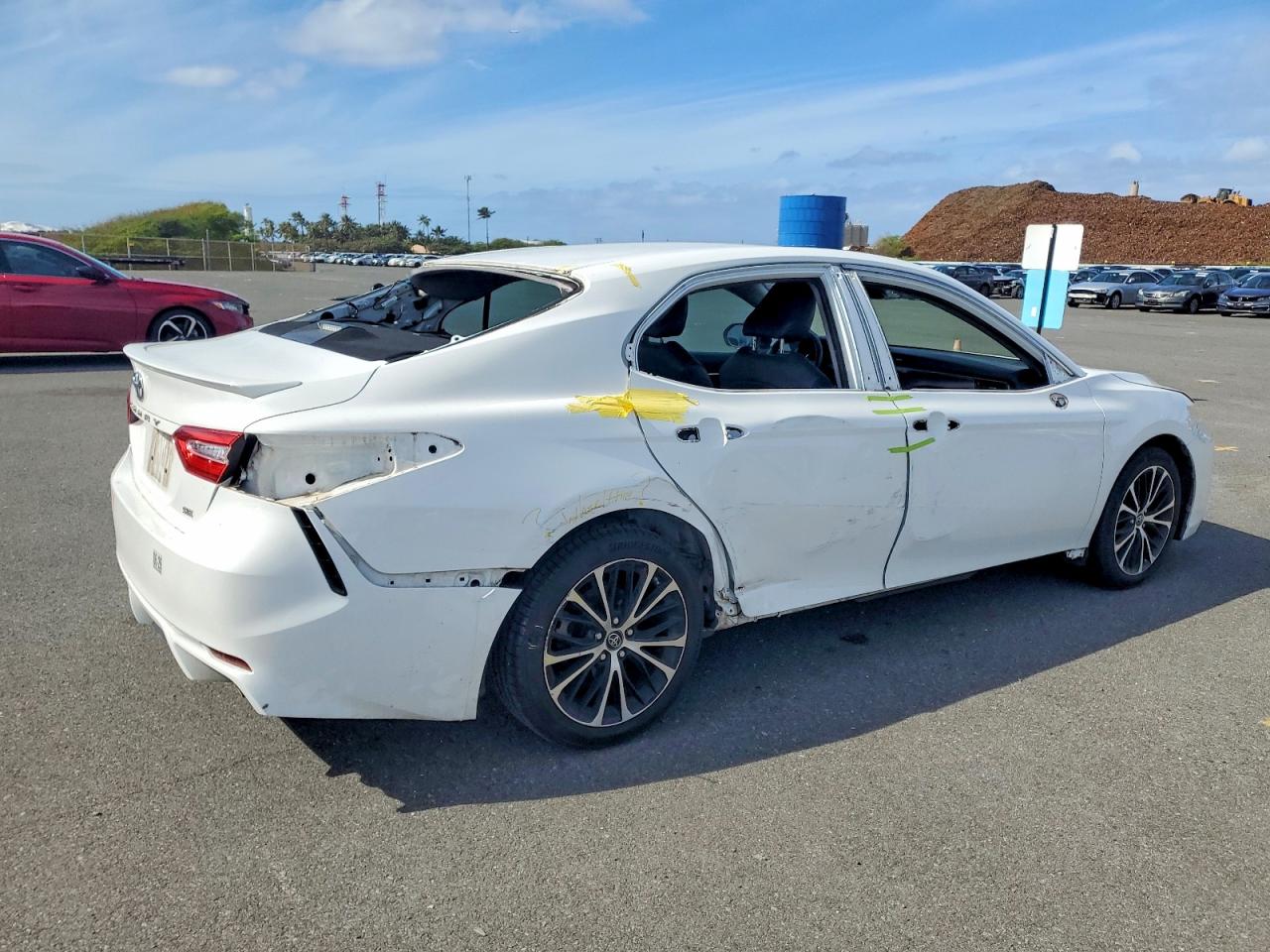 2019 TOYOTA CAMRY L photo 3