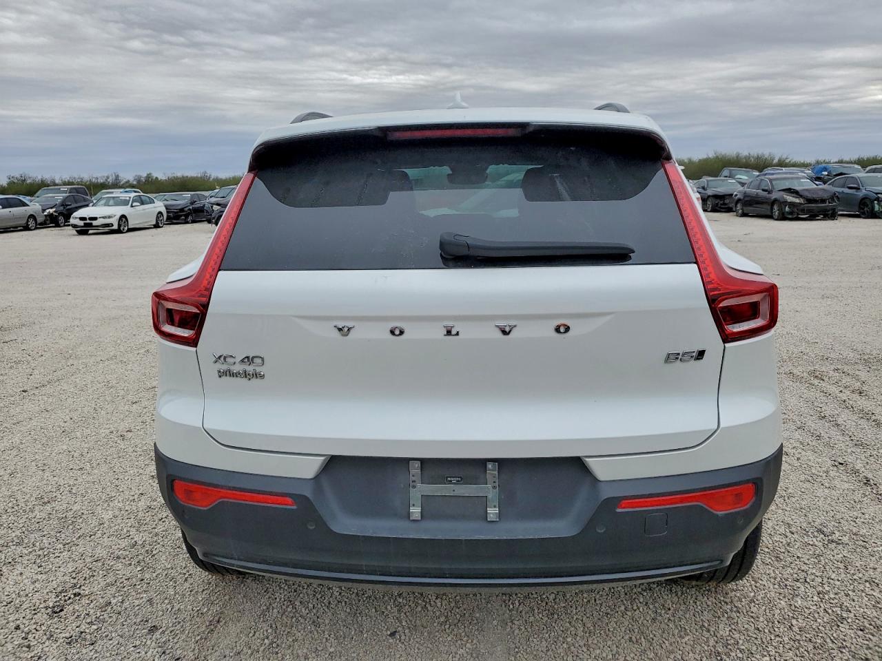 2024 VOLVO XC40 ULTIMATE photo 11