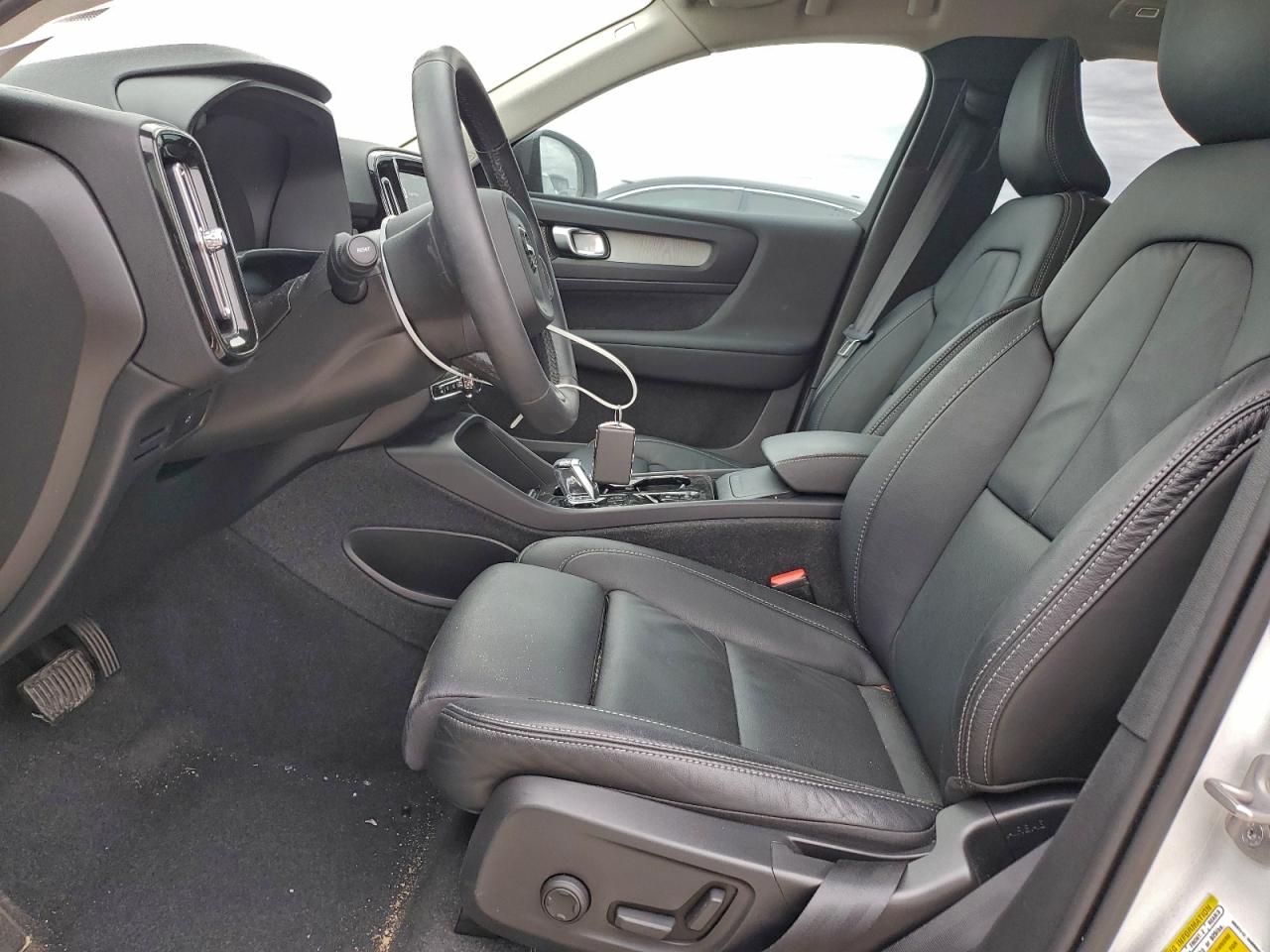 2024 VOLVO XC40 ULTIMATE photo 13