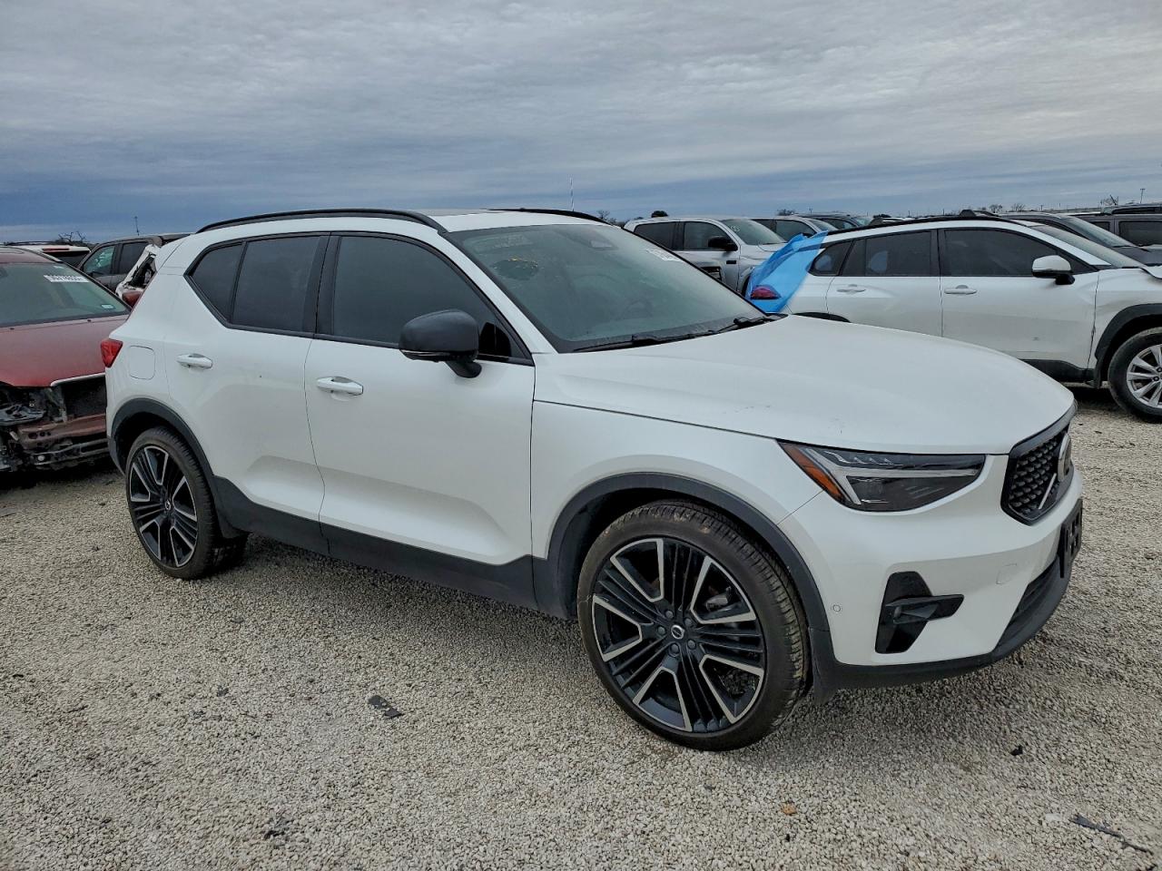 2024 VOLVO XC40 ULTIMATE photo 7