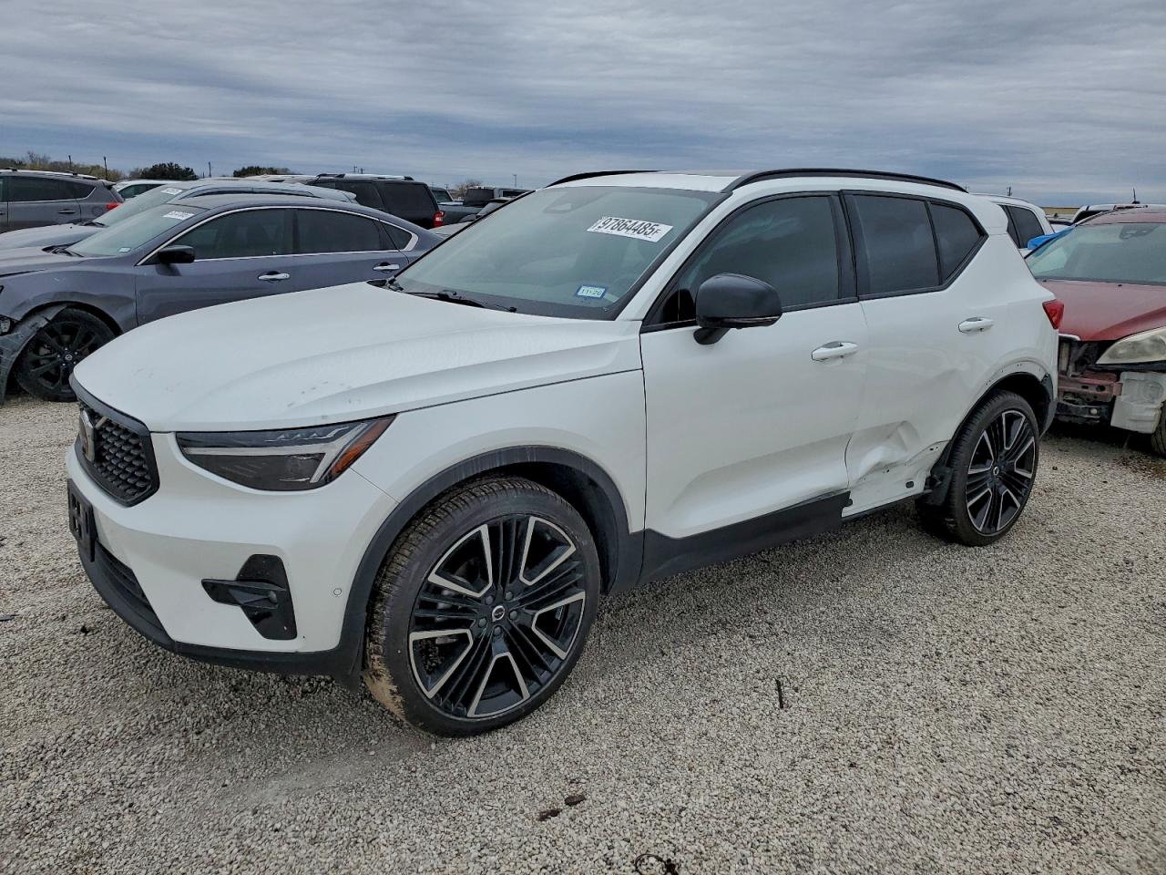 2024 VOLVO XC40