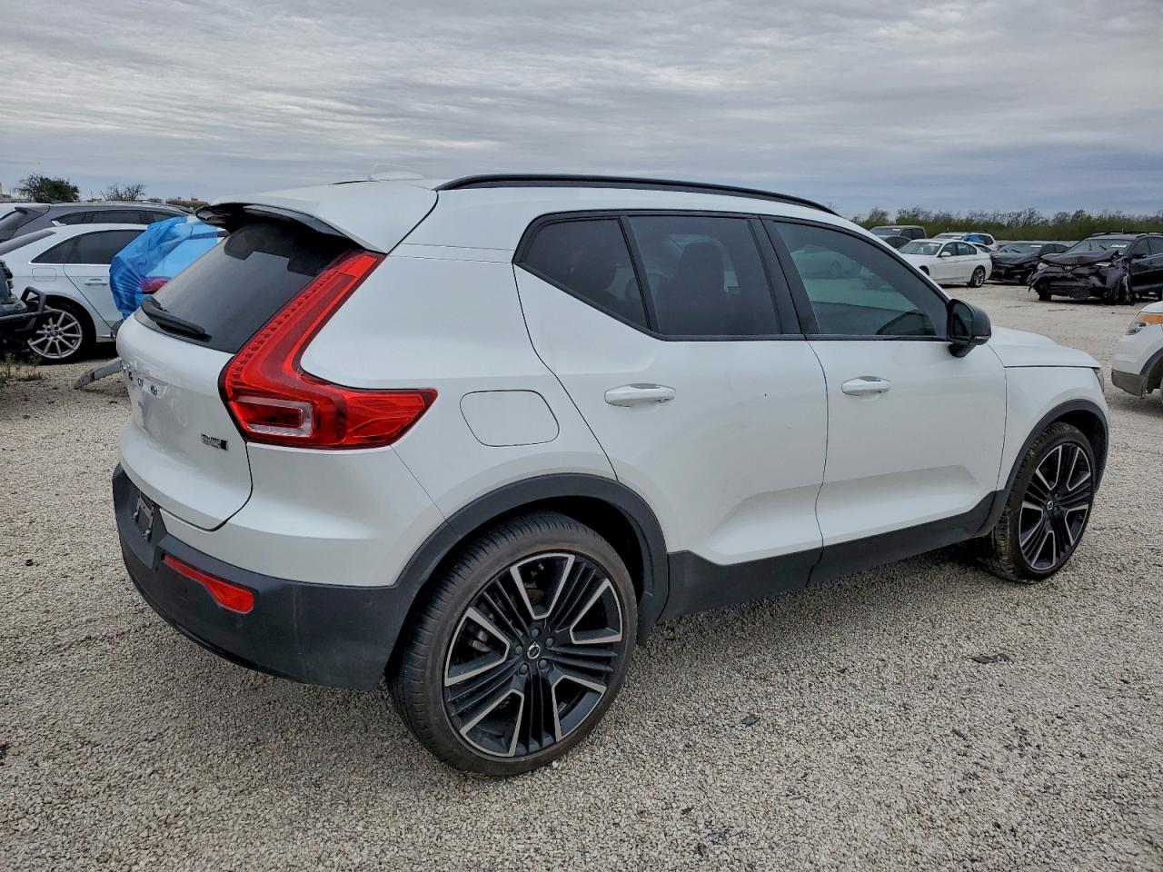 2024 VOLVO XC40 ULTIMATE photo 5