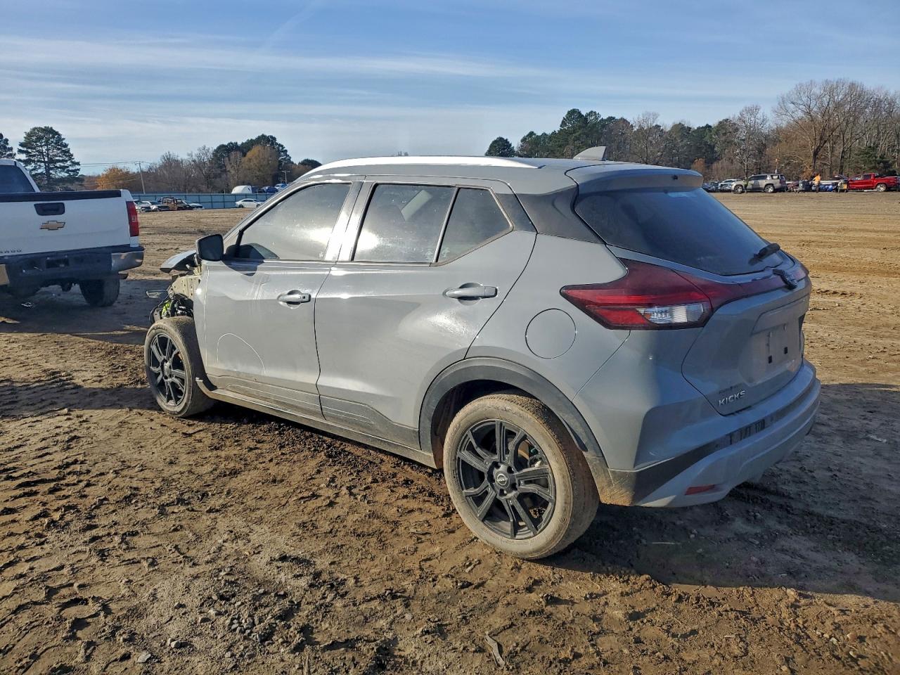 2022 NISSAN KICKS SV photo 2