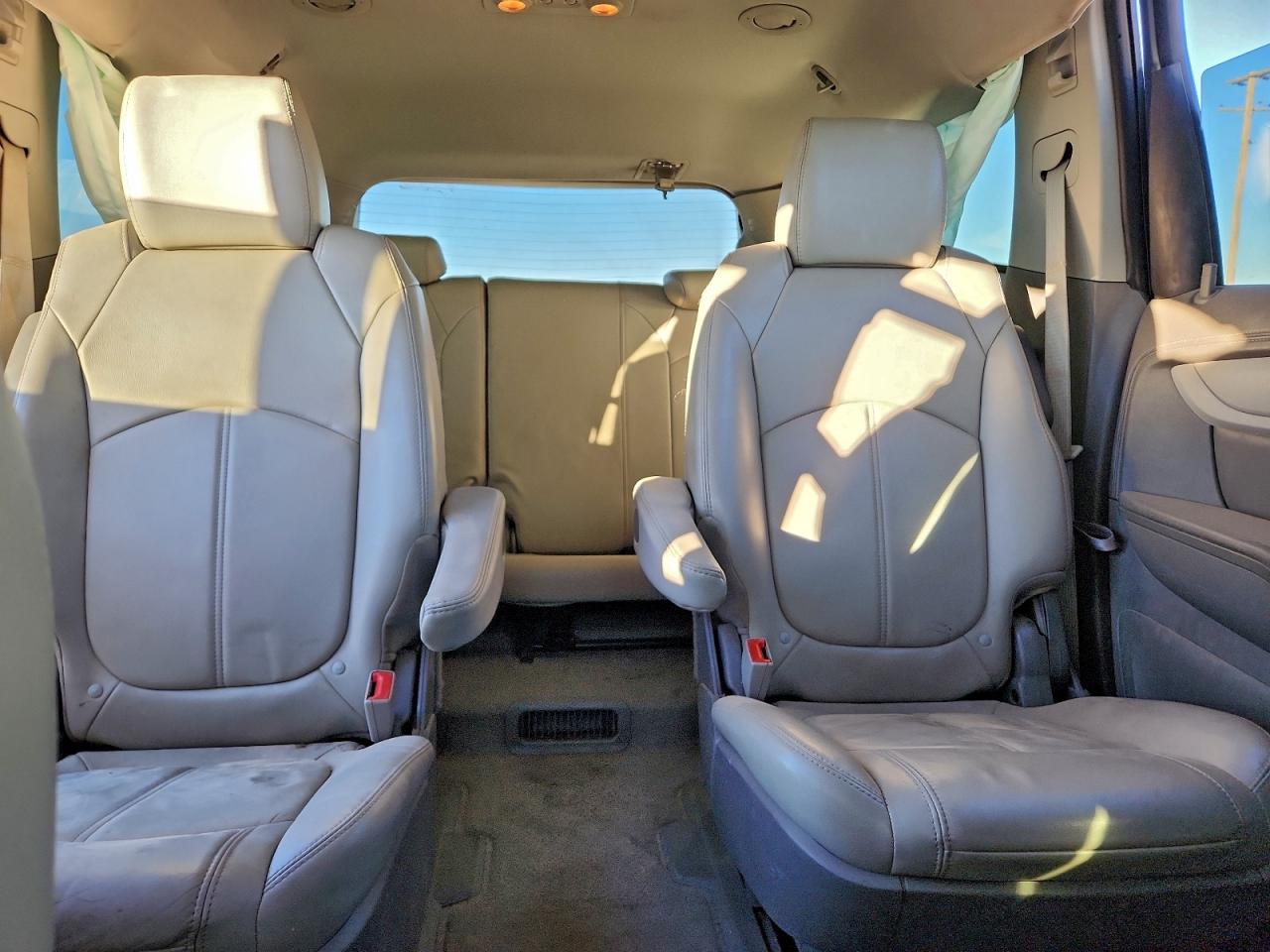 2014 CHEVROLET TRAVERSE LT photo 10