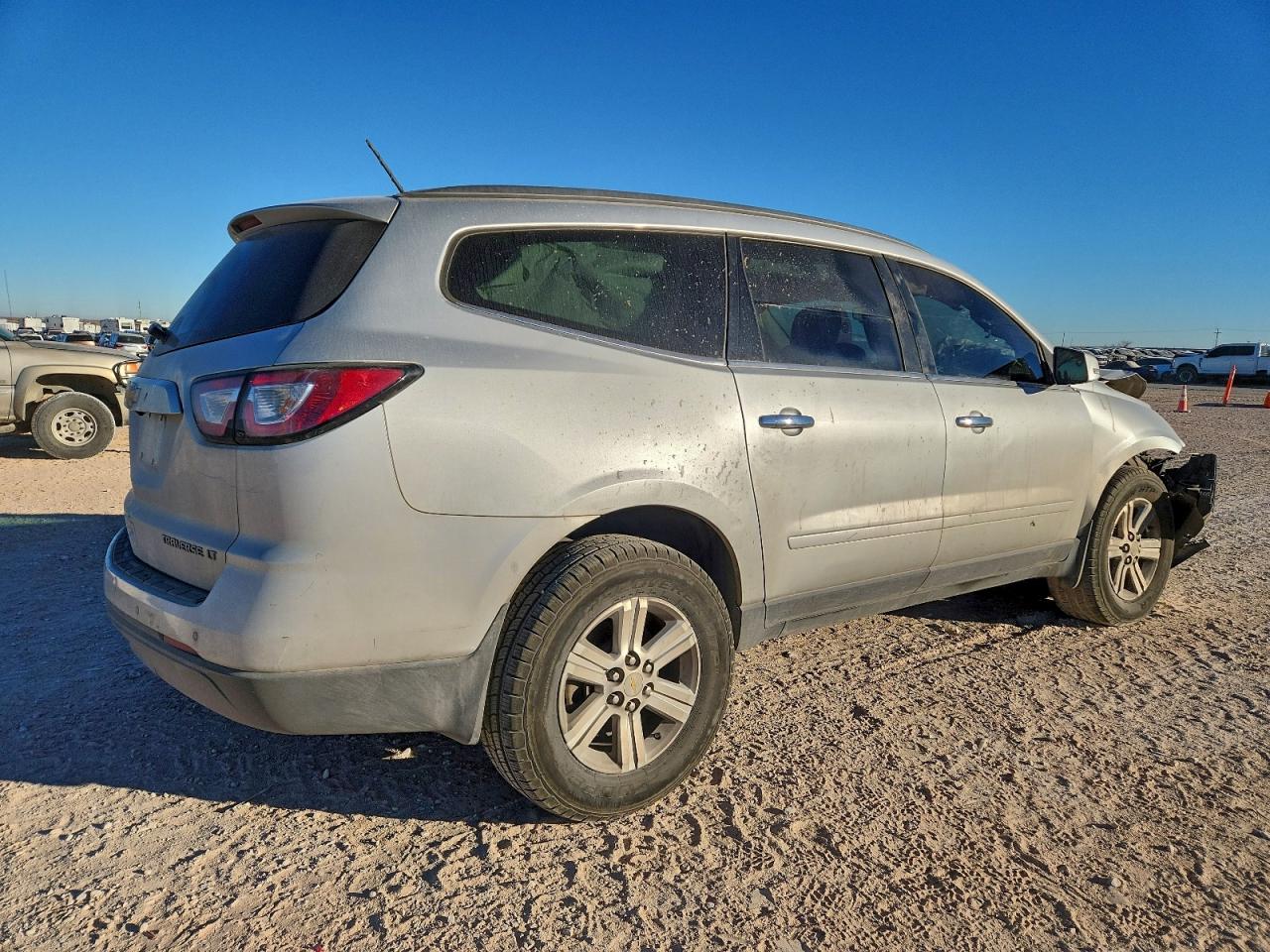 2014 CHEVROLET TRAVERSE LT photo 3