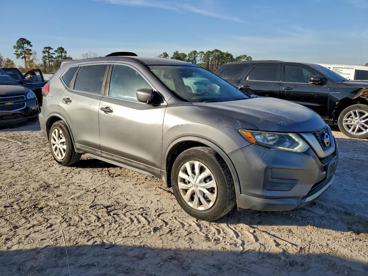 2017 NISSAN ROGUE SV photo 4