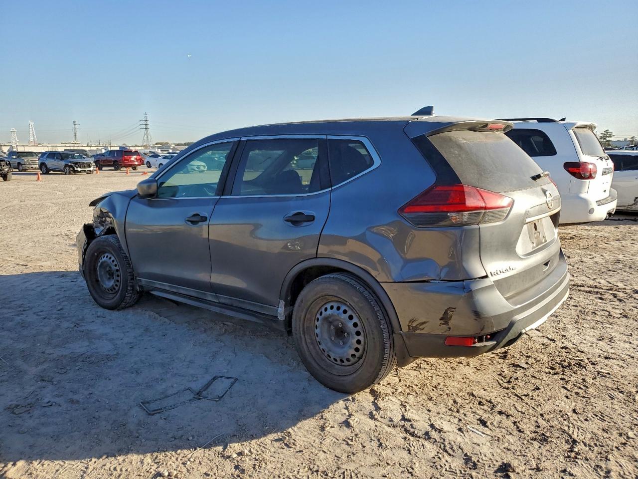 2017 NISSAN ROGUE SV photo 2