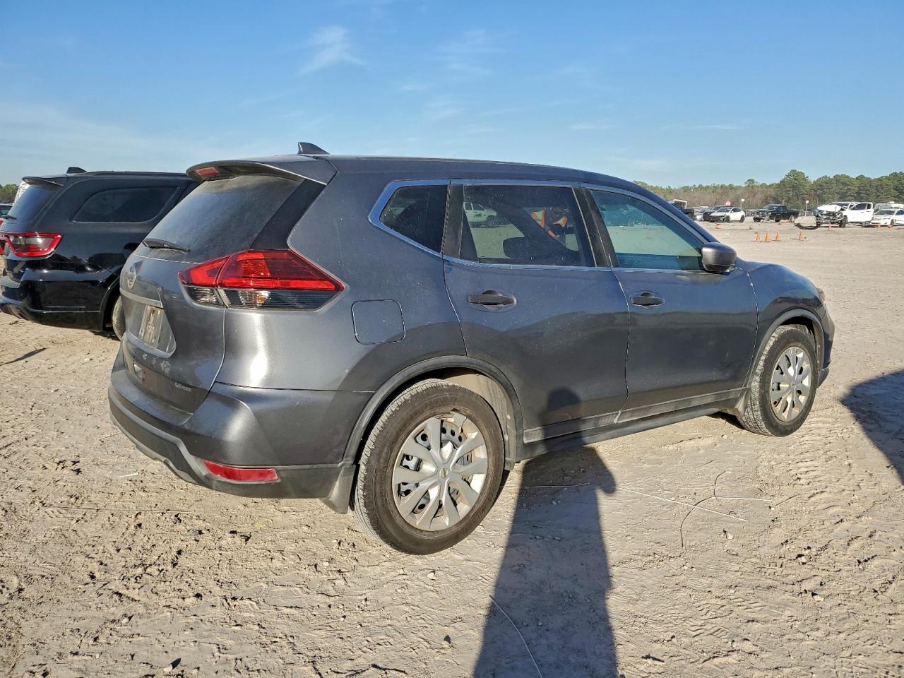 2017 NISSAN ROGUE SV photo 3