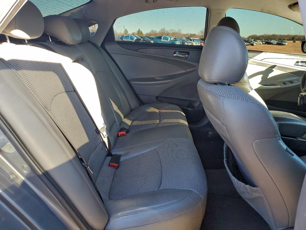 2013 HYUNDAI SONATA SE photo 10