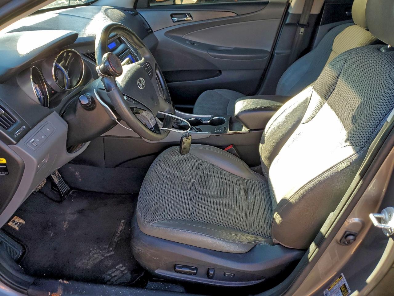 2013 HYUNDAI SONATA SE photo 7