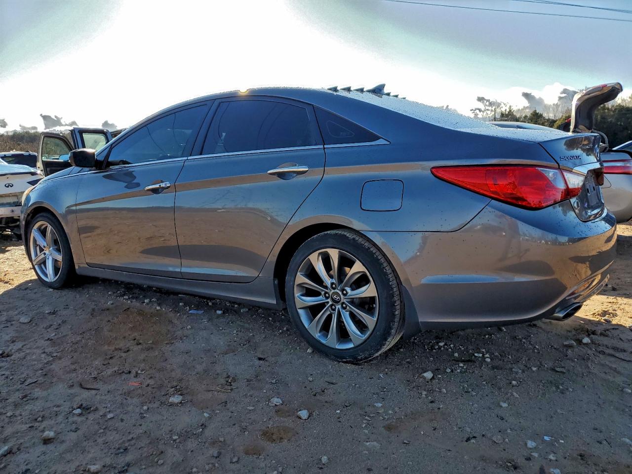 2013 HYUNDAI SONATA SE photo 2