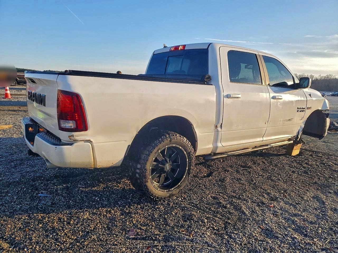 2018 RAM 1500 SPORT photo 3