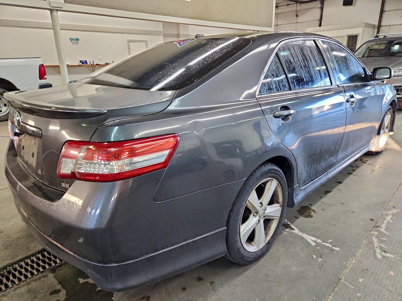 2010 TOYOTA CAMRY BASE photo 3
