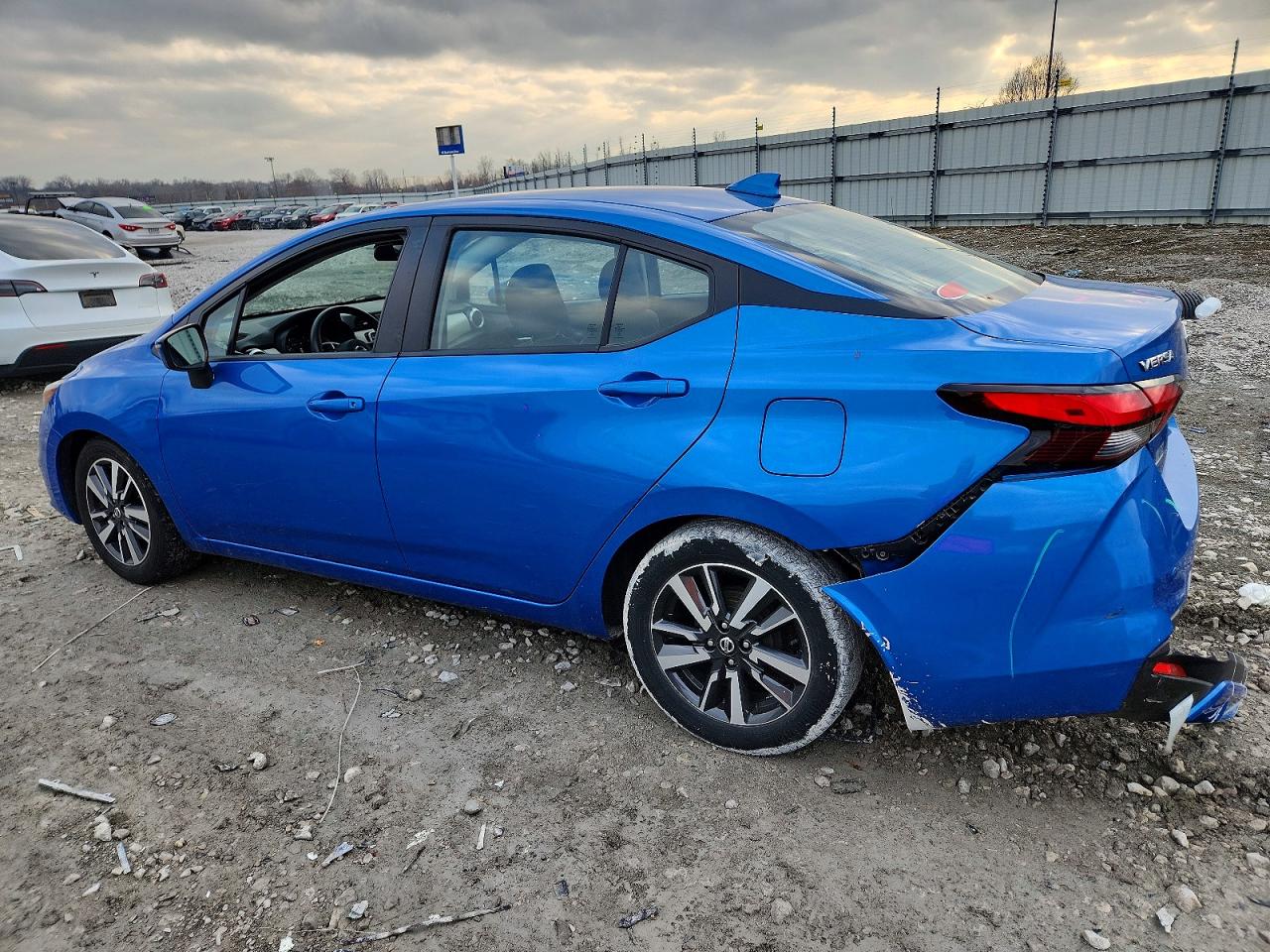 2021 NISSAN VERSA SV photo 2