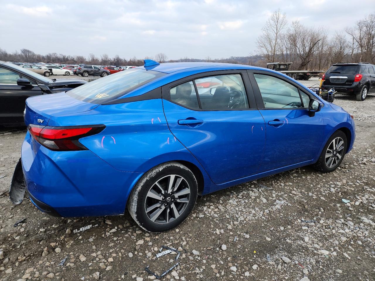 2021 NISSAN VERSA SV photo 3