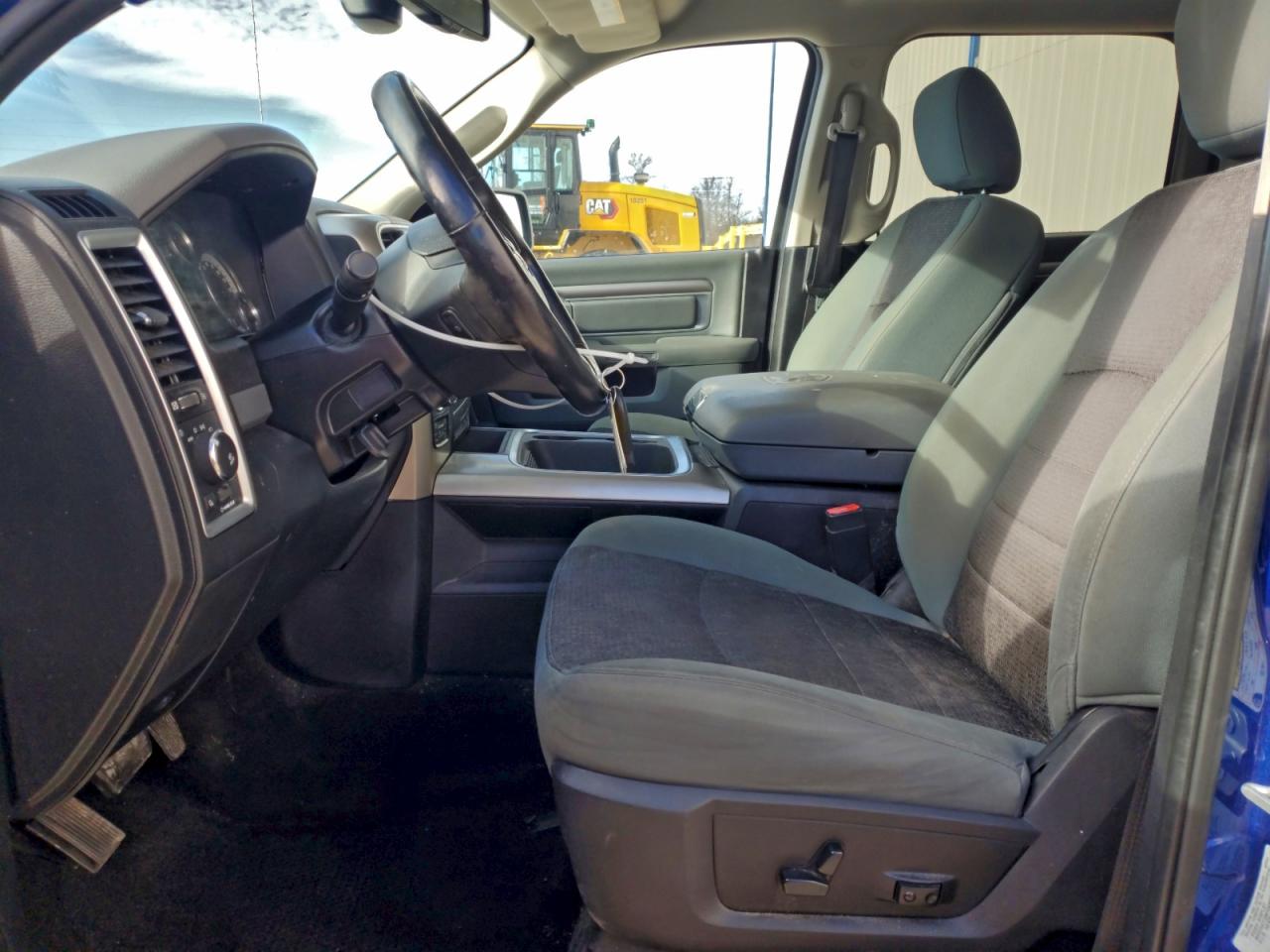 2016 RAM 1500 SLT photo 7