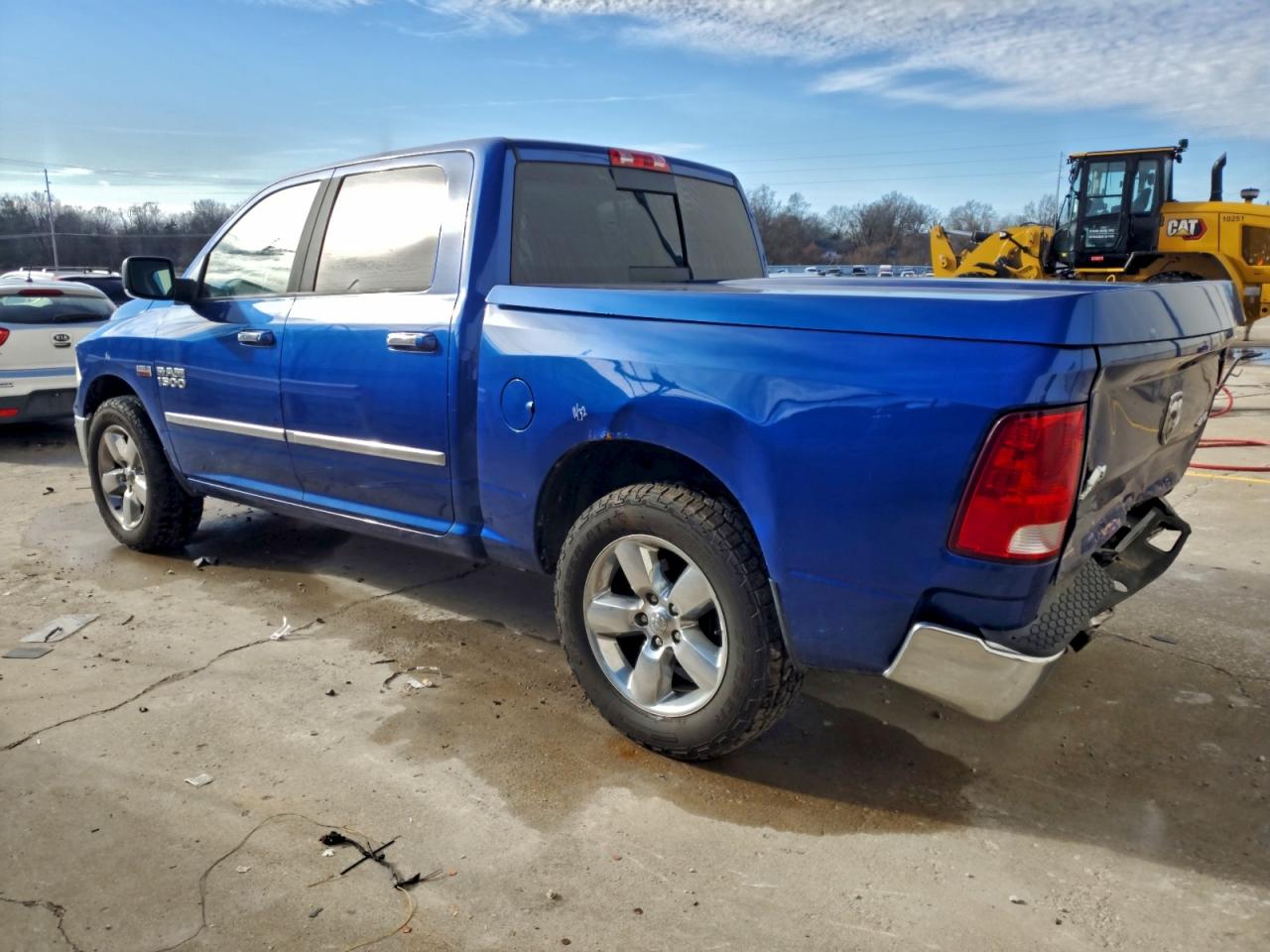 2016 RAM 1500 SLT photo 2