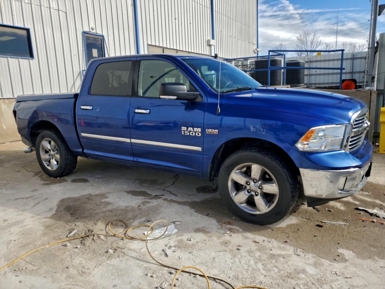 2016 RAM 1500 SLT photo 4