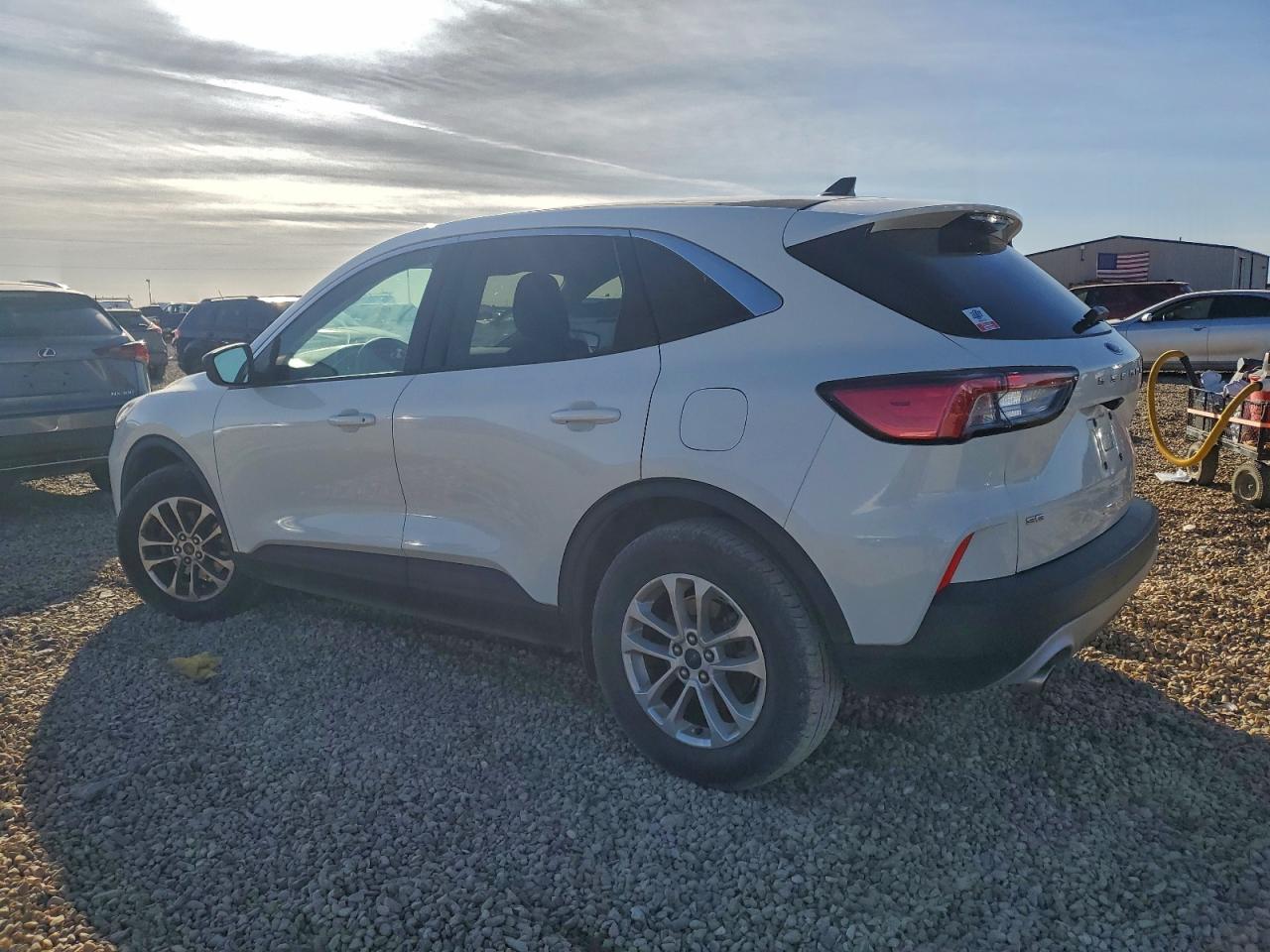 2022 FORD ESCAPE SE photo 2