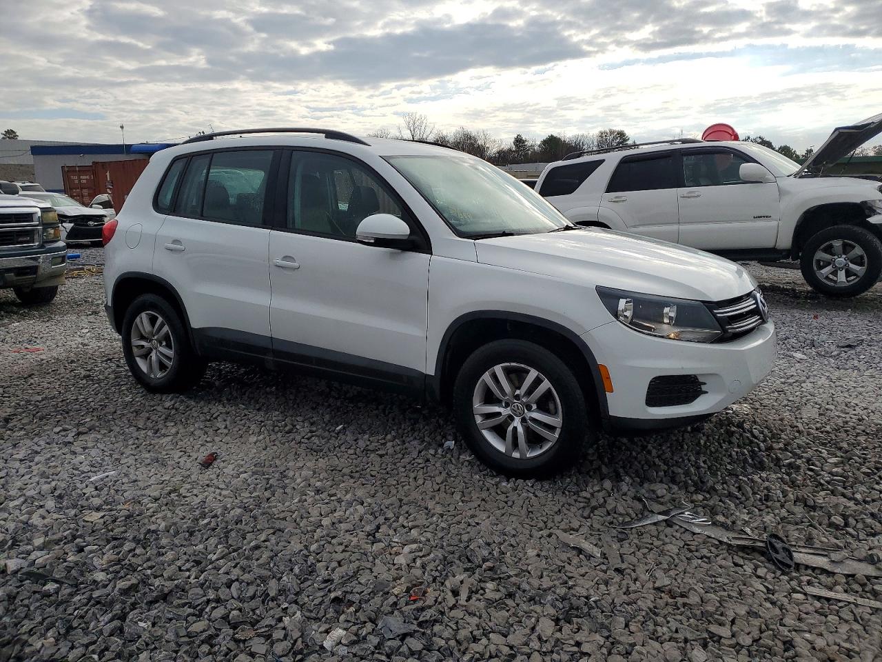 2016 VOLKSWAGEN TIGUAN S photo 4